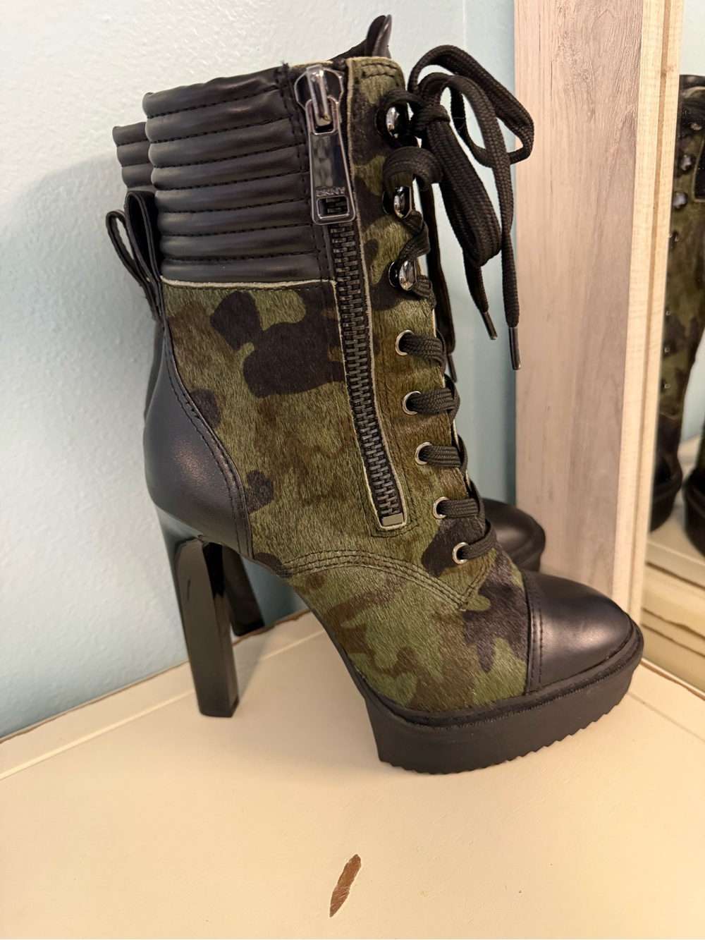 DKNY Camo Haircalf Lace Up Platform Ankle Boots Heels Women’s 7.5 EU 38